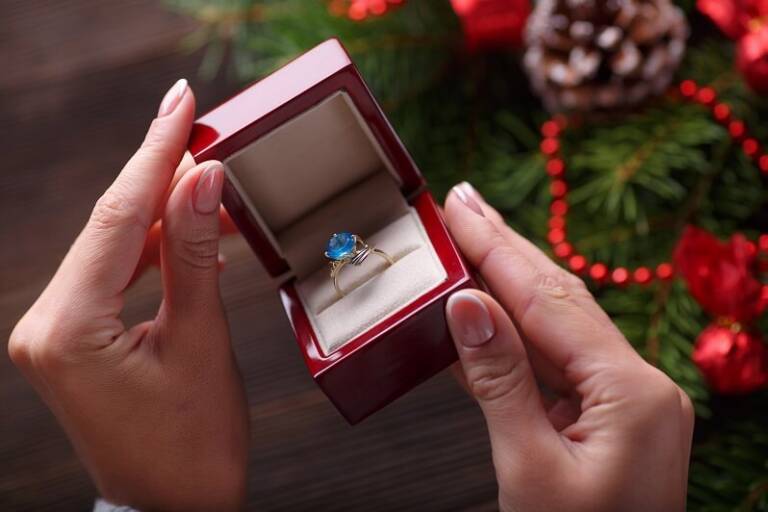 How to Give a Promise Ring to a Girl 10 Creative Ways