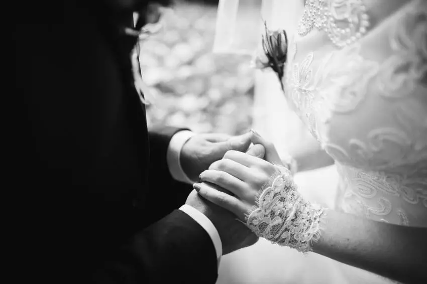 marriage in uae tourist vs resident visa